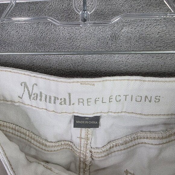 Womens Natural Reflections White Denim Shorts Vintage Stretch 3" Inseam Size 16 - Picture 2 of 11